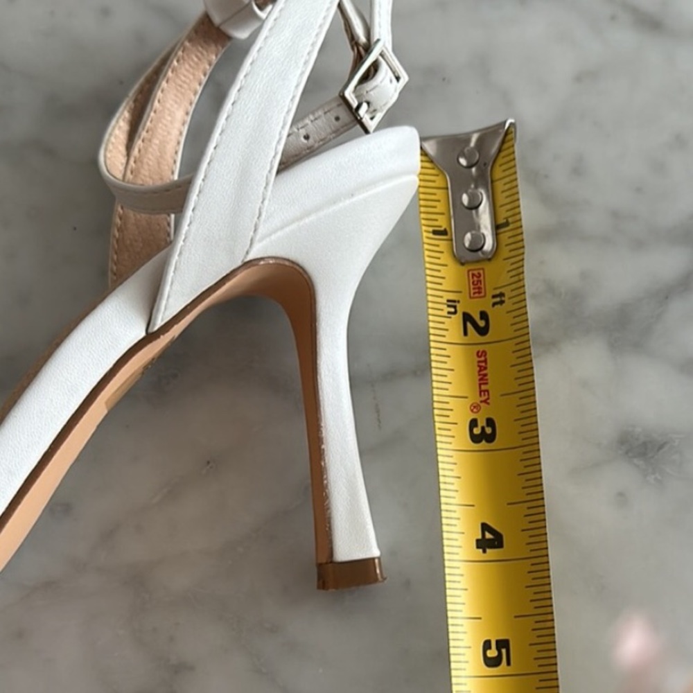 White heels- 7 1/2 - Picture 4 of 6